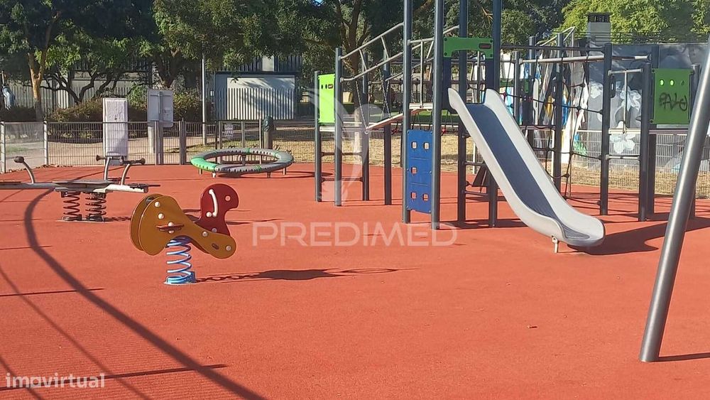Moradia T3 em Recuperação – Foros da Amora