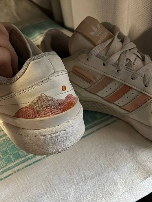 Кросівки Адідас в ідеальному стані