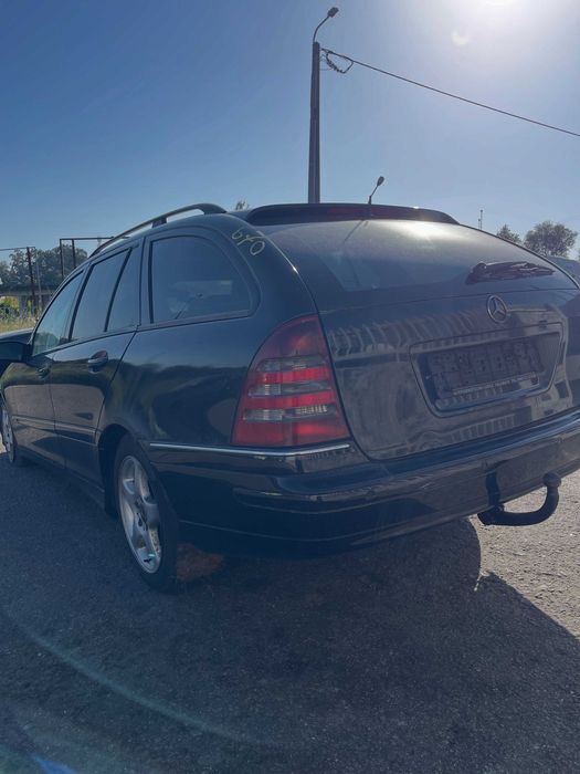 Mercedes-Benz C270 de 2005 para peças