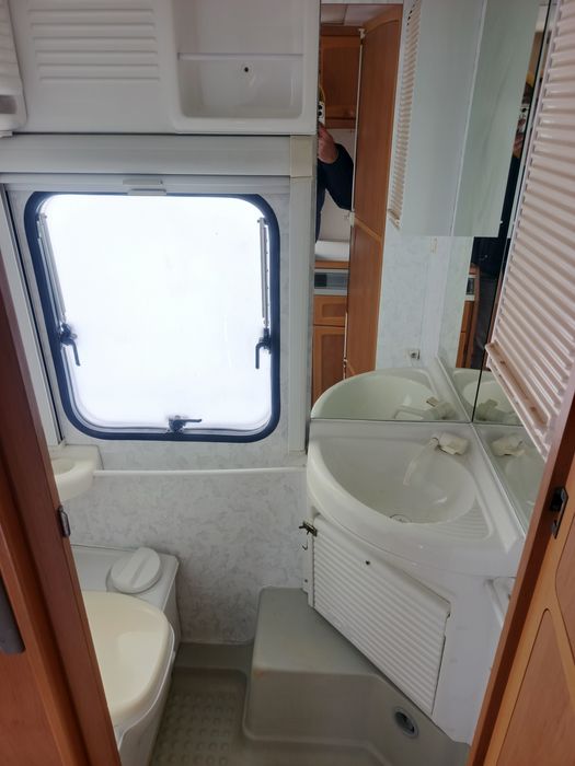 Adria Piętrowe łóżko 1000DMC Przedsionek 
Rok 1995
Świeżo sprowadzona