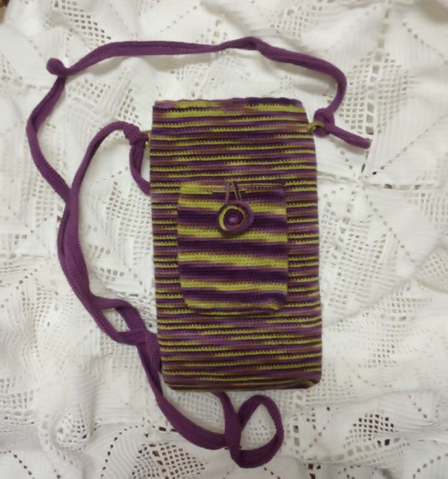 Bolsa para telemóvel, em crochet
