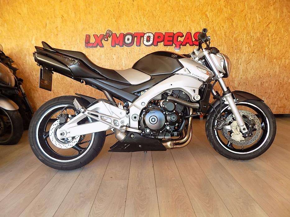 Suzuki GSR 600 para peças.
