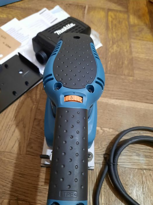 Абсолютно нова,оригінал!!Вібраційна шліфмашина Makita BO 3711,190вт