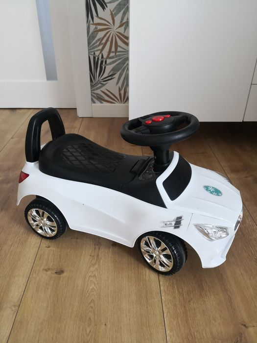 Samochodzik jeździk dla dziecka