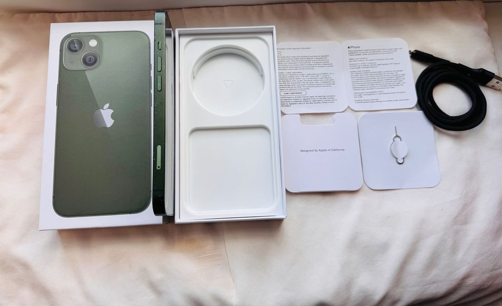 iPhone 13 на 128 ГБ в идеальном состоянии neverlock