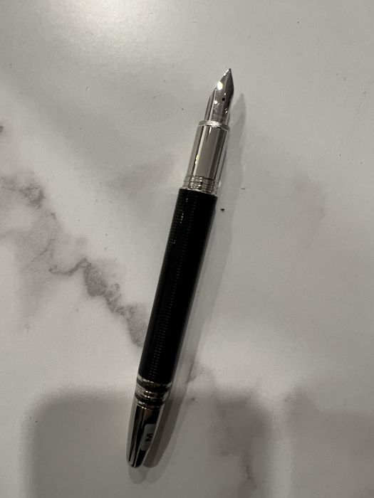 Vendo caneta de tinta permanente Montblanc StarWalker Rubber & Platinum. 14K – Excelente Estado ( nova, nunca utilizada)