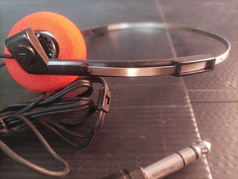 Vintage Headphones64729953060867124
