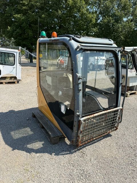 KABINA DO kopaki LIUGONG używana z szybami