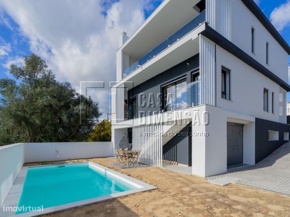 Moradia de tipologia T4+2 na melhor zona da Sobreda, com Piscina, G...