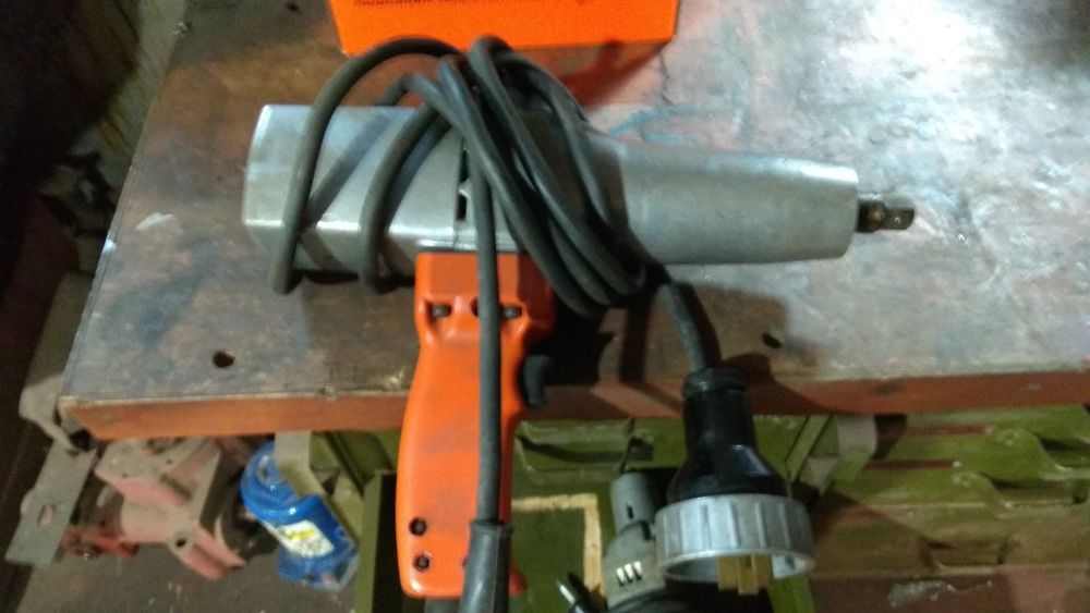 Гайковерт ударный