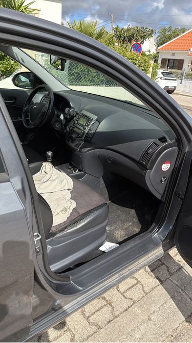 Hyunday  i30 1.6 CRDi - 2009 Muito economico . Carro muito economico ideal para quem procura um veiculo fiavel  para o dia a dia.