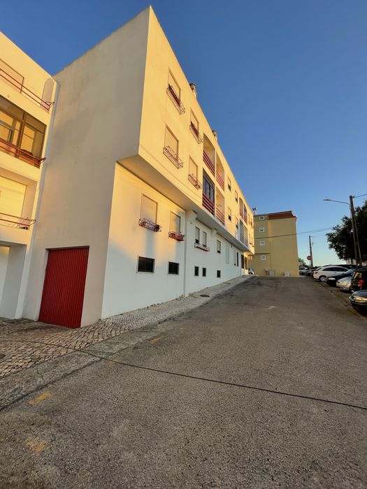 Apartamento T3 com Garagem e Sótão em Alenquer