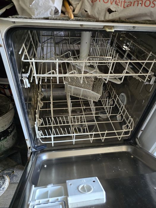 Maquina lavar loiça e figurifico