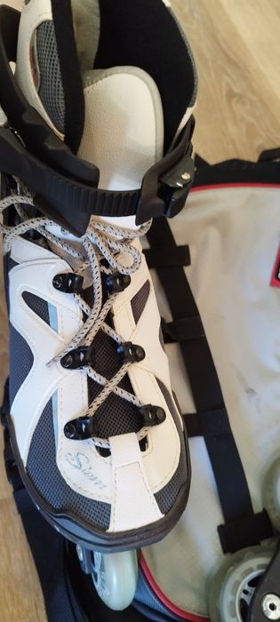 Dois pares de Patins