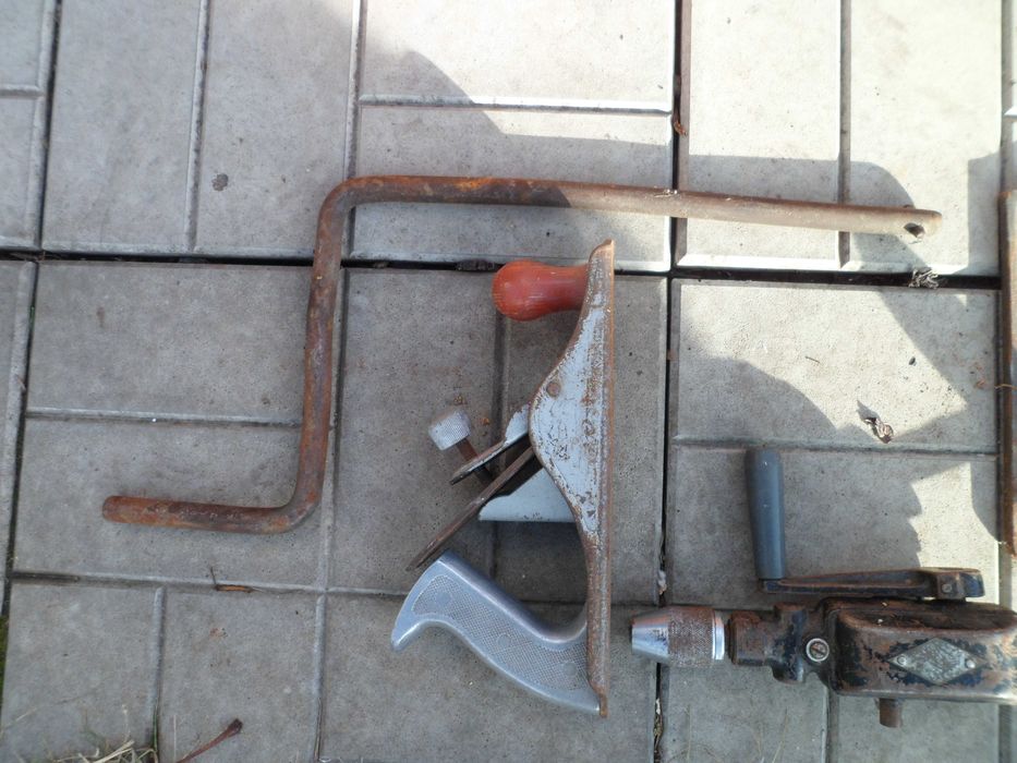 Різний інструмент, лампа, шприц, вороток, дрель, ключі