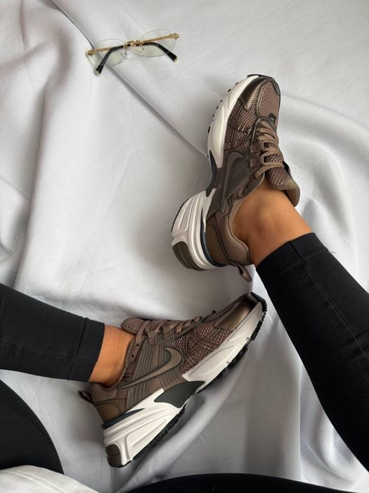 Жіночі кросівки Nike V2K Runtekk White Mink Brown 36-41 найк рантек