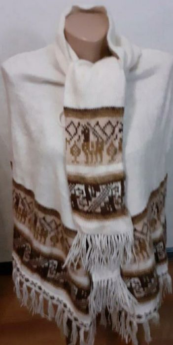 Красивое теплое шерстяное пончо из альпаки