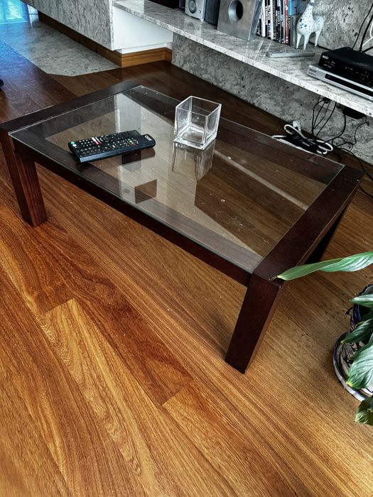 Mesinha de sala de estar em mogno e vidro