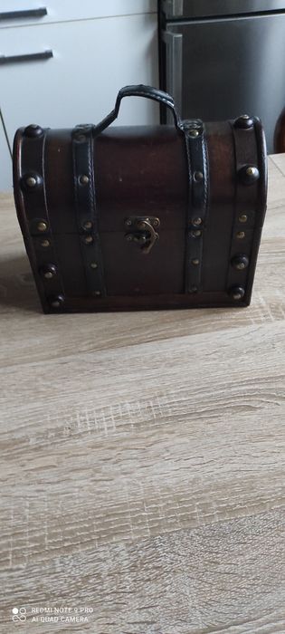 Sprzedam stylowy kuferek