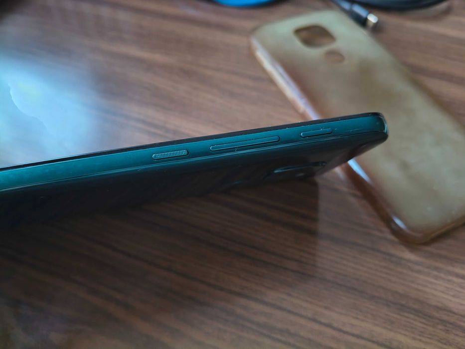 Telemóvel Moto G9 Play como novo, desbloqueado. MicroSD / Dual SIM