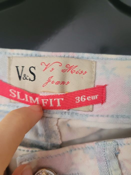 Jasne, kolorowe spodnie damskie