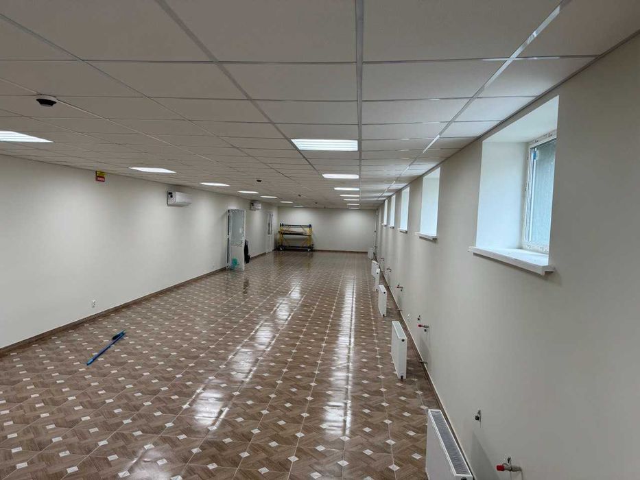 Фасадне приміщення під магазин в оренду. Від власника!