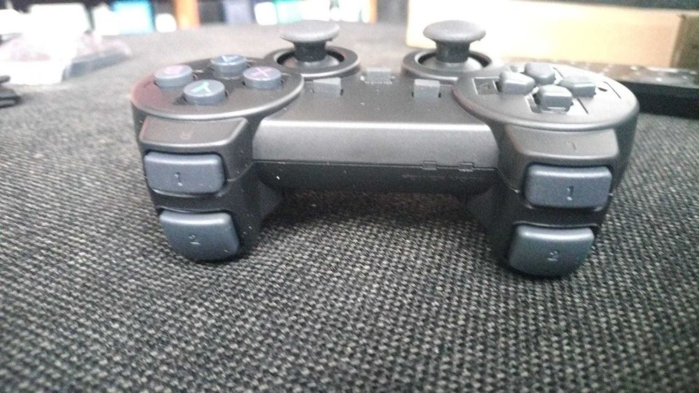 Consola retro com conectividade à televisão e com 2 comandos