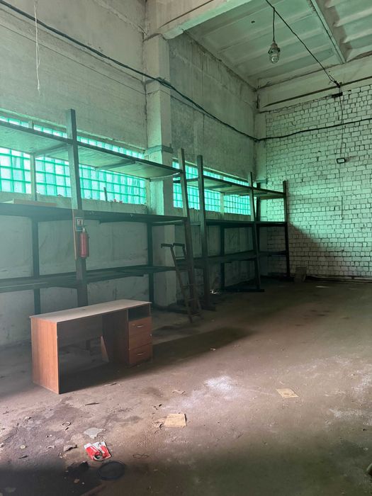Оренда складу 432 м² у Вінниці зі стелажами