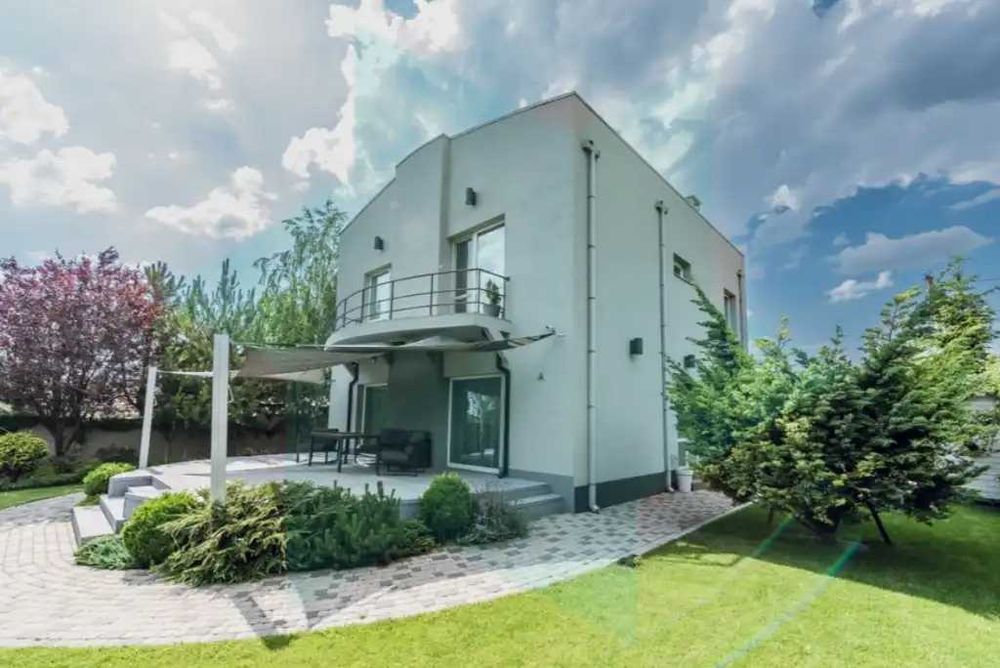 Продам розкішний будинок у котеджному містечку Любимівка