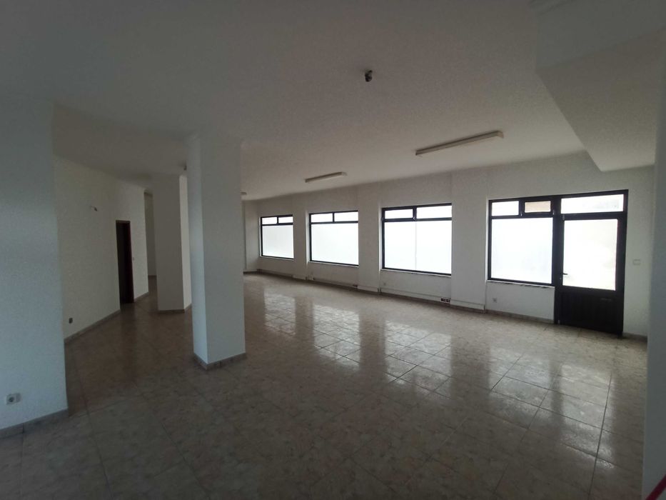 Arrenda-se Loja  Torres Novas