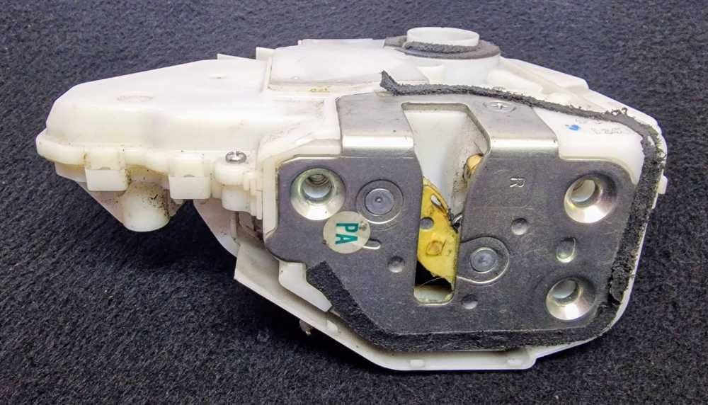 Fechadura / Fecho Porta Frente Direito - HONDA CIVIC VIII Hatchback