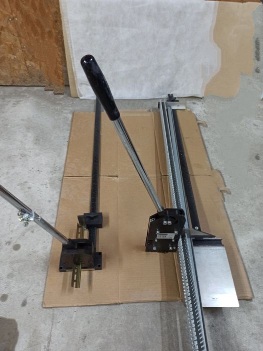 Резак  для греб.лотка, кабель-канала. Phoenix contact