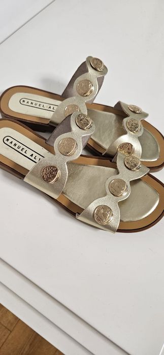 Chinelos como novos