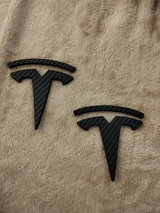 Emblemas Tesla carbono matte