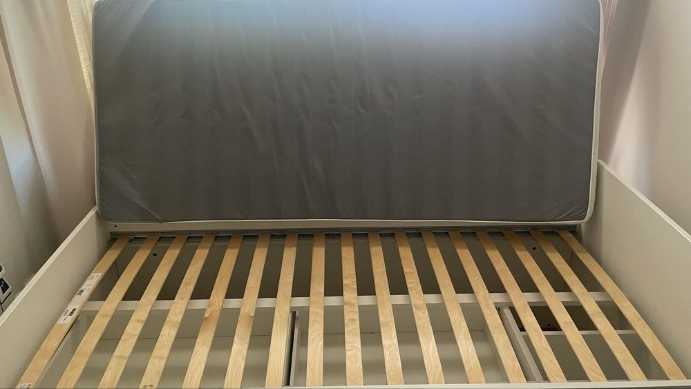 Cama solteiro com arrumação – branca