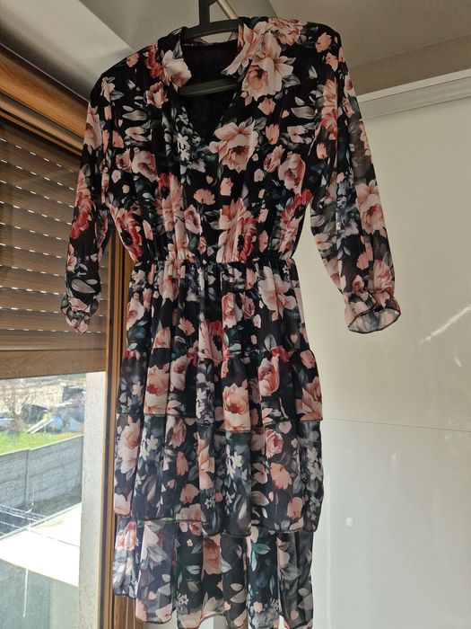 Sukienka w kwiatuszki. Nowa.