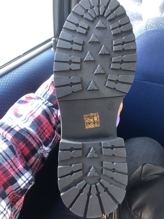 Bota preta nunca usada C&M Paris