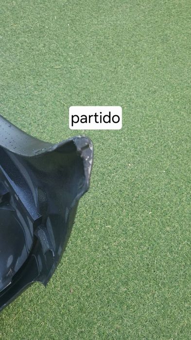 Para-choques gsi original com um apoio partido  como se ve nas fotografias