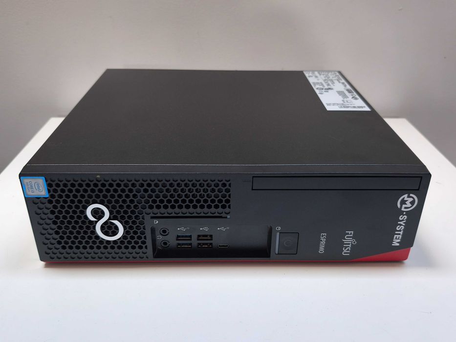 Komputer Fujitsu Esprimo D738 Intel Core i3-8100 8 GB RAM 256 GB SSD Windows 11 Pro Intel UHD Graphics 630 LAN