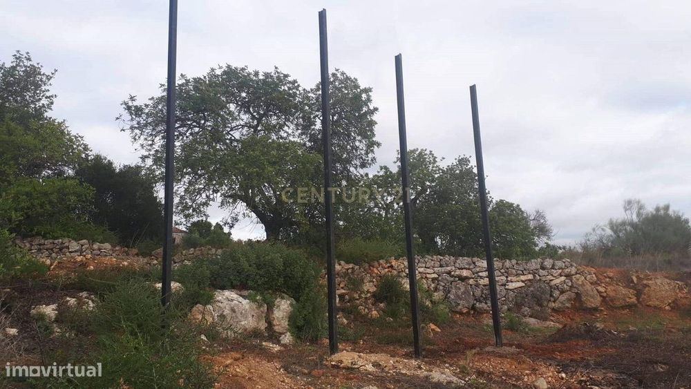 Não Perca Esta Grande Oportunidade! Terreno Rústico Com 1000 M2 Com El — Armação De Pera, Faro