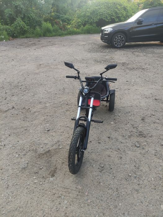 Трайк, трицикл, електроскутер, електросамокат.