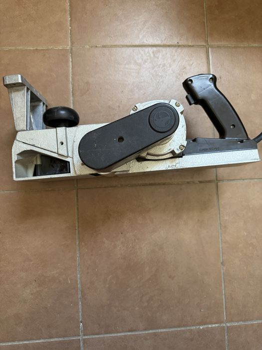 Elektryczny strug , heblarka do drewna