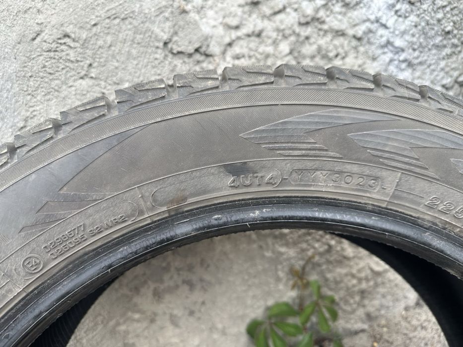 Гума зимова Yokohama 225/55 R19 iceGUARD G075