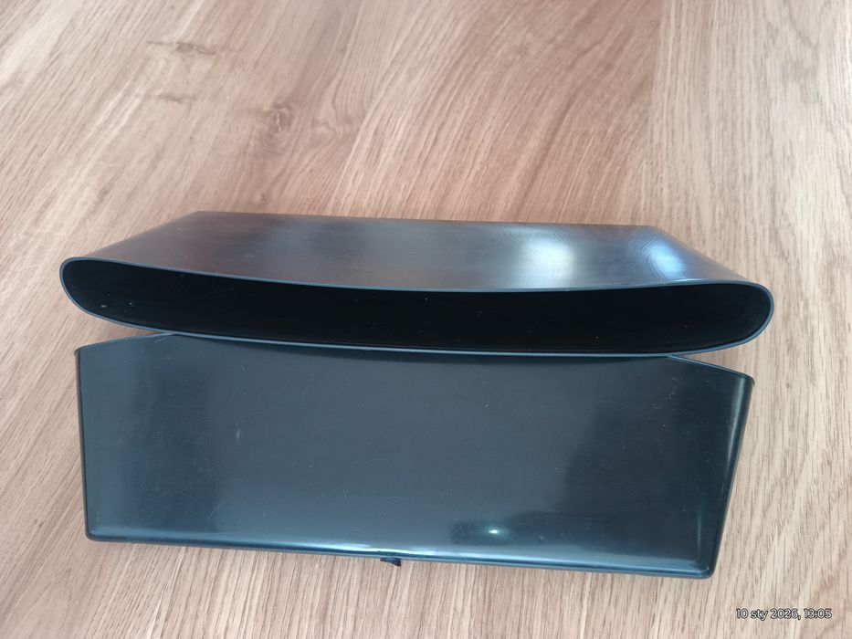 Dwie kieszenie na drobiazgi do auta