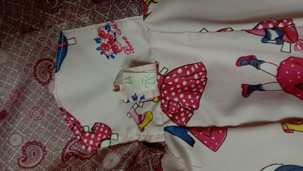 Куртка на дівчинку в хорошому стані.