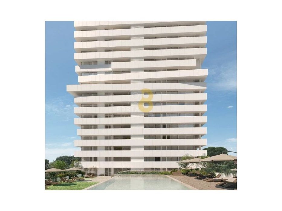 T4 Novo com Varandas, Garagem e Vistas Desafogadas - Requesende