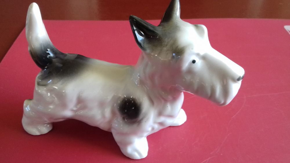 Piesek z porcelany rarytas stara sygnatura