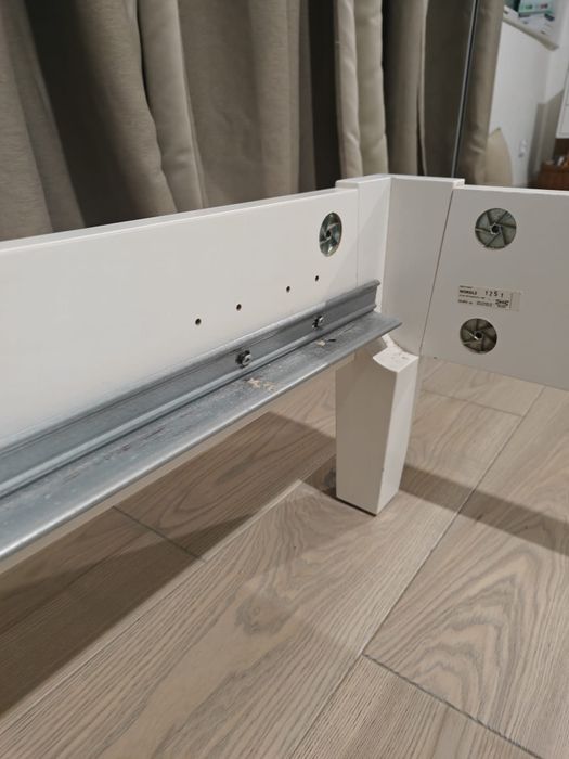 Łóżko że stelażem 140x200 białe ikea