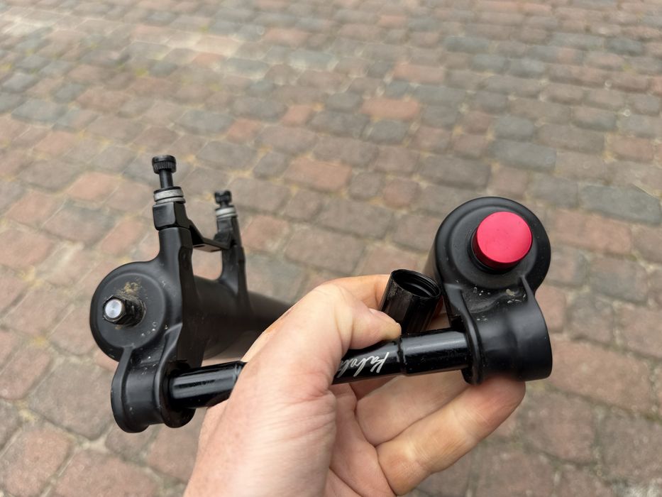 FOX 36 Rhythm GRIP, 29”, Boost 110×15 mm, skok 150 mm, sterówka tapered.