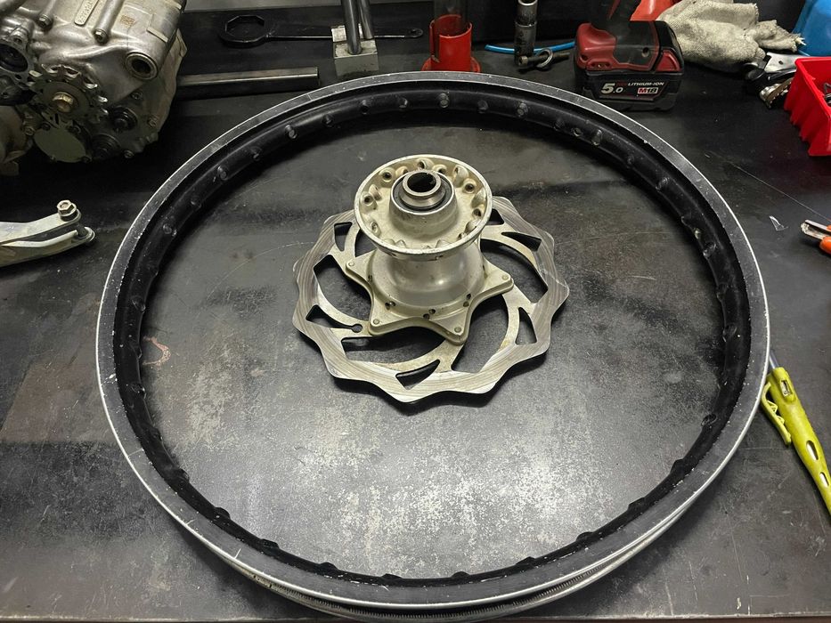 Felgi motocyklowe prostowanie spawanie centrowanie zaplatanie